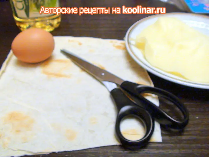 Лаваш, с яйцом и жареным сыром. мой идеальный завтрак.: шаг 1