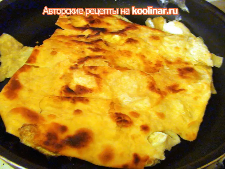 Лаваш, с яйцом и жареным сыром. мой идеальный завтрак.: шаг 5