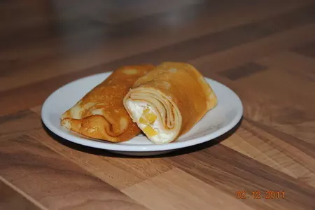Блинчики с творогом,печеным яблоком и хурмой: шаг 6
