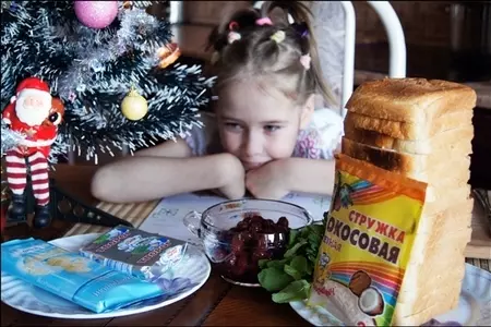 Бутерброд сладкий «ура! 1 января! готовят детки, отдыхают предки!»: шаг 5