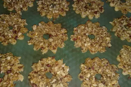 Печенье "кольца с арахисом": шаг 10