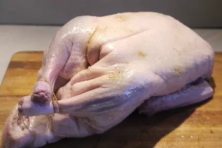 Утка на подстилке из тушенной с яблоками квашеной капустой: шаг 2