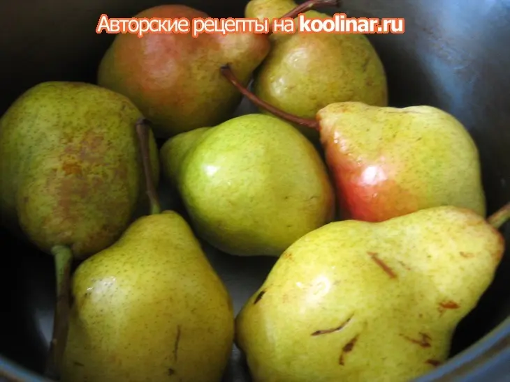 Десерт –варенье из груш в сиропе из розмарина,тимьяна и меда: шаг 1