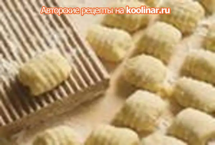 Ньокки из творога с клубничным соусом: шаг 3