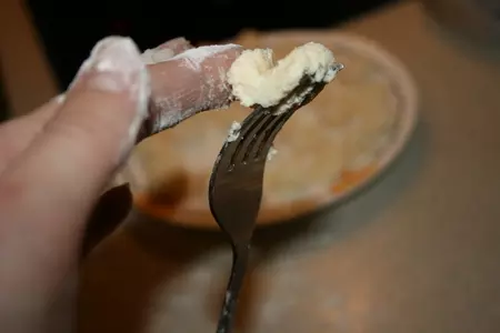 Ньокки из творога с клубничным соусом: шаг 4