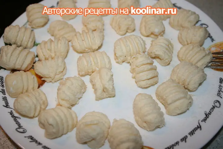 Ньокки из творога с клубничным соусом: шаг 6