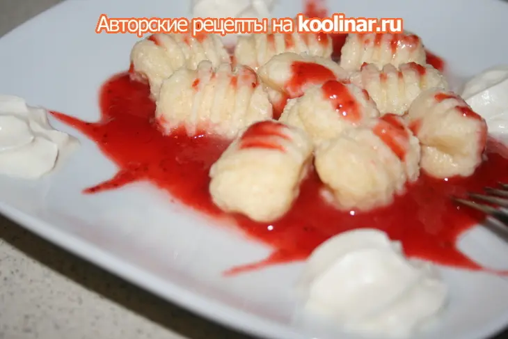 Ньокки из творога с клубничным соусом: шаг 8