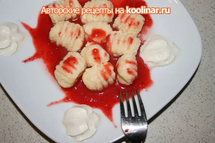 Ньокки из творога с клубничным соусом: шаг 9