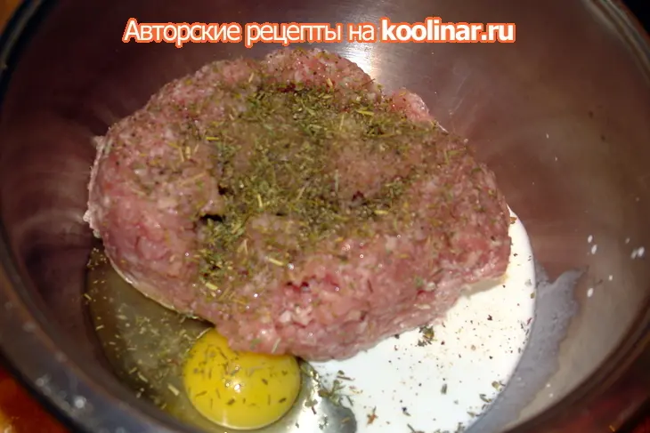 Куриная колбаса с двумя соусами: шаг 2