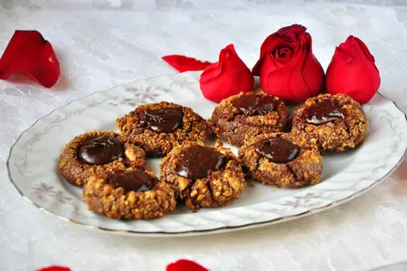 Шоколадно-фундуковые отпечатки(chocolate - hazelnut thumbprints): шаг 3