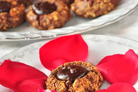 Шоколадно-фундуковые отпечатки(chocolate - hazelnut thumbprints): шаг 4