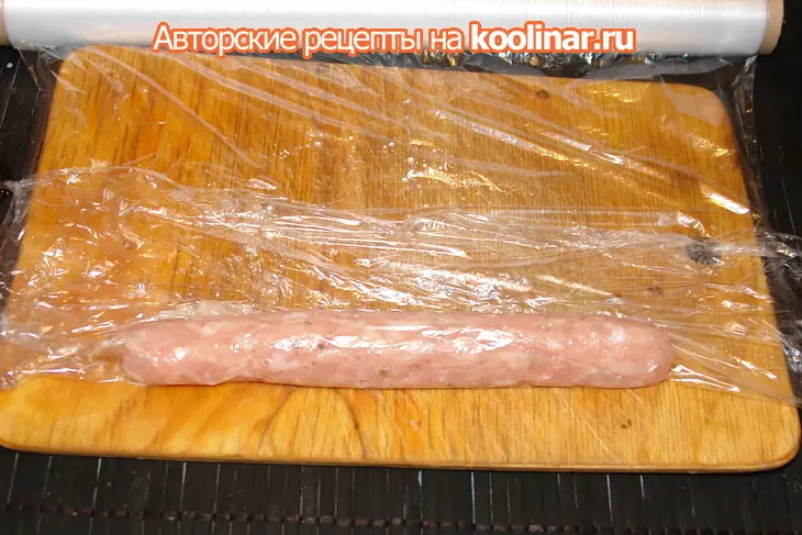 Куриная колбаса с двумя соусами: шаг 4