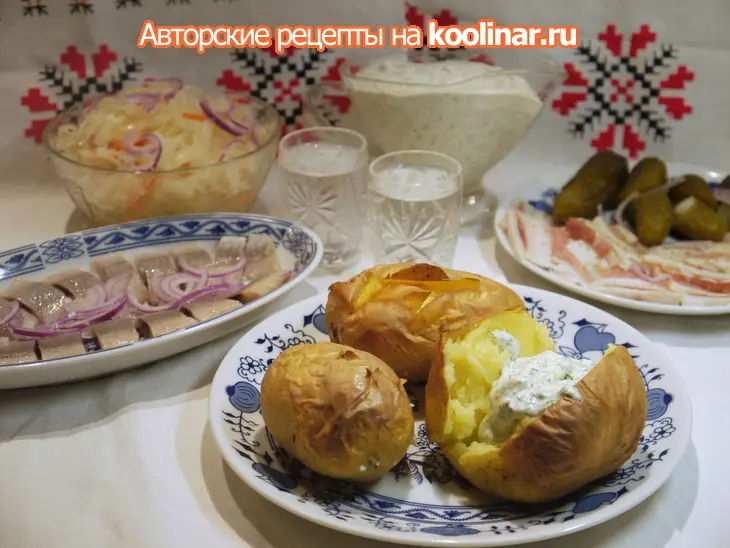 Картошка, запеченная на соляной подушке и сырно-сметанный  соус к ней: шаг 6