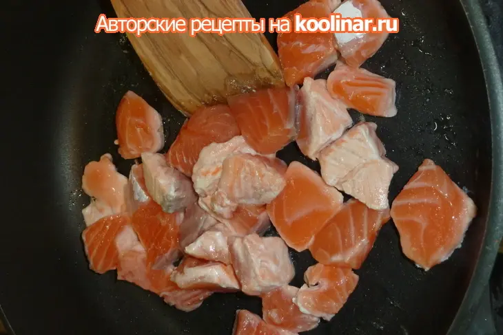 Тимбаль из семги (форели, лосося) с красной икрой: шаг 2