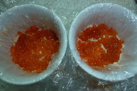 Тимбаль из семги (форели, лосося) с красной икрой: шаг 7