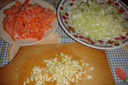 Курица, фаршированная рисом и овощами, запеченная в рукаве.: шаг 3