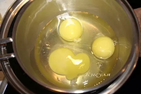 Воздушные яйца ( яичница болтунья): шаг 1