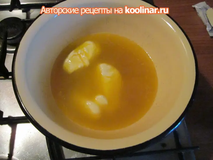 Медовик со сметанно-банановым кремом: шаг 1