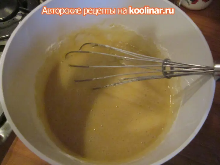 Медовик со сметанно-банановым кремом: шаг 3