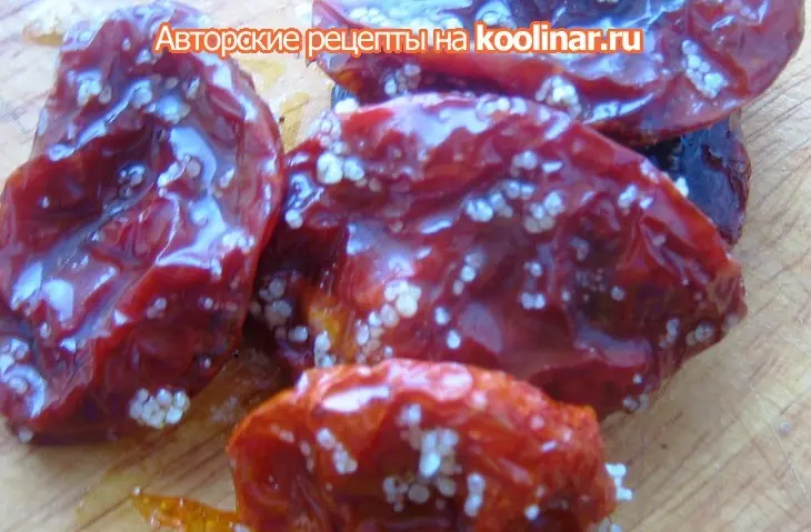 Лепешка с луком и вялеными томатами: шаг 2