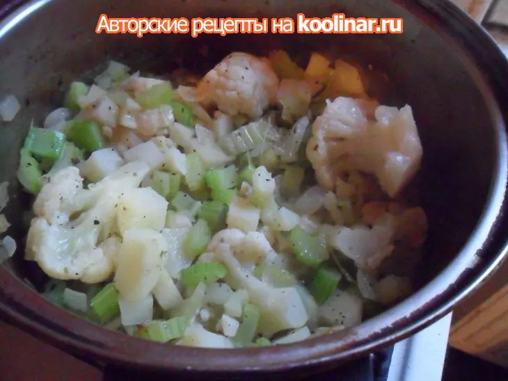 Крем - суп из сельдерея с голубым сыром: шаг 5