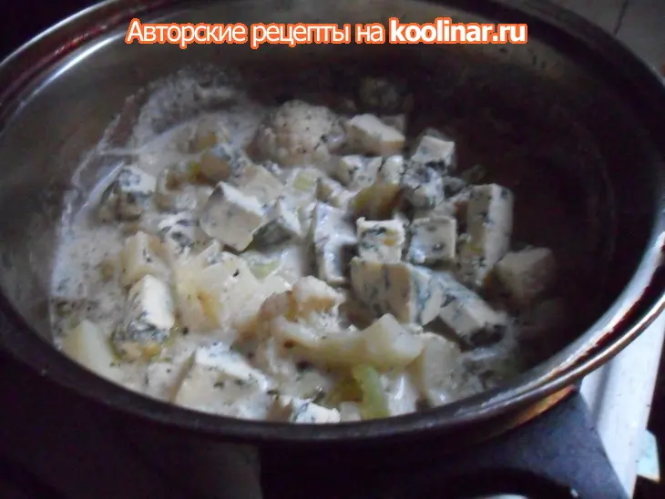 Крем - суп из сельдерея с голубым сыром: шаг 7