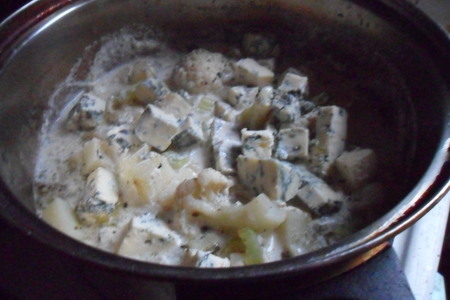 Крем - суп из сельдерея с голубым сыром: шаг 7