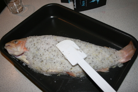 Рыба запеченная в прянной соли: шаг 3