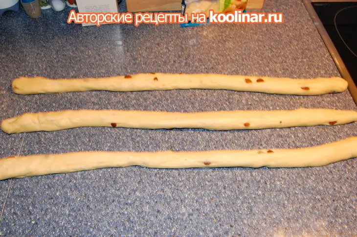 Плетёный сдобный пирог: шаг 7