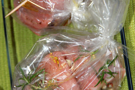 Свинина рождественская или "меню три  поросёнка" из одного куска мяса (дуэль): шаг 17