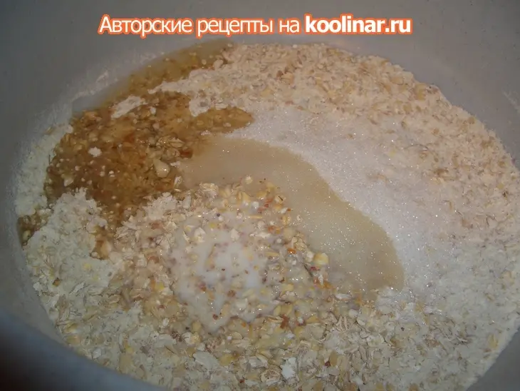 Орехово-овсяной пирог с ягодами: шаг 2
