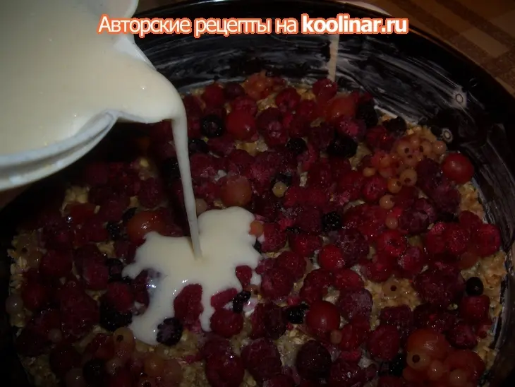 Орехово-овсяной пирог с ягодами: шаг 7