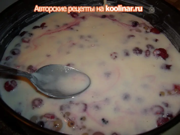 Орехово-овсяной пирог с ягодами: шаг 8