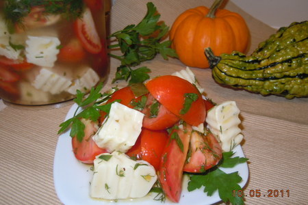 Маринованные помидоры с сыром славный закусончик: шаг 1