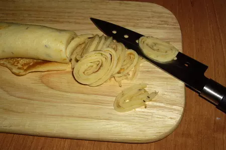 Блинный салат с копчёной курицей: шаг 4