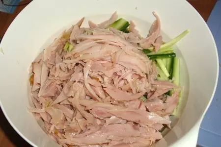 Блинный салат с копчёной курицей: шаг 5