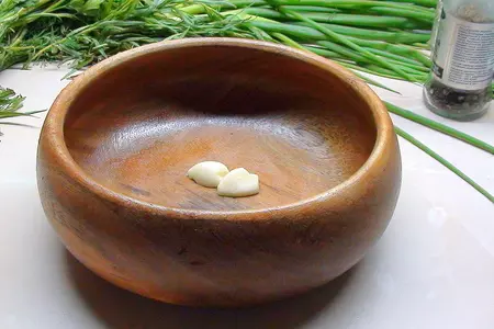 Зелёный салат с креветками и голубым сыром: шаг 2