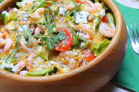 Зелёный салат с креветками и голубым сыром: шаг 5