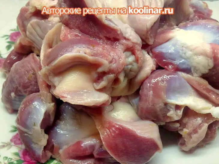 Куриные желудочки, шампиньоны и вяленые овощи.: шаг 1