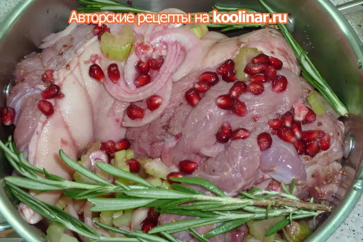 Гранатовый рулет с ароматом розмарина и наршарабом( из рульки): шаг 6