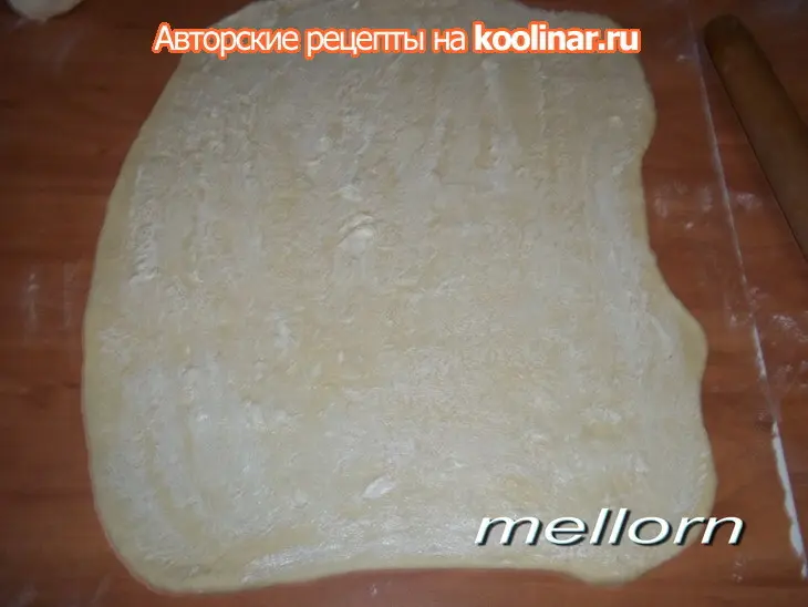Плюшка «цветок» с орехами: шаг 6