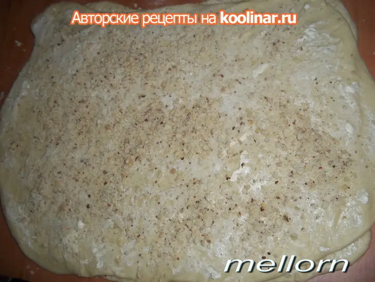 Плюшка «цветок» с орехами: шаг 8