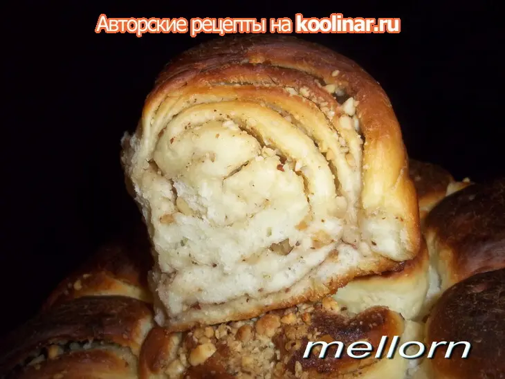 Плюшка «цветок» с орехами: шаг 12
