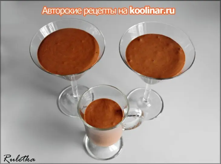 Шоколадно-коньячный мусс с сырным кремом и пряной вишней "зимний вечер".: шаг 7
