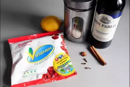 Шоколадно-коньячный мусс с сырным кремом и пряной вишней "зимний вечер".: шаг 10