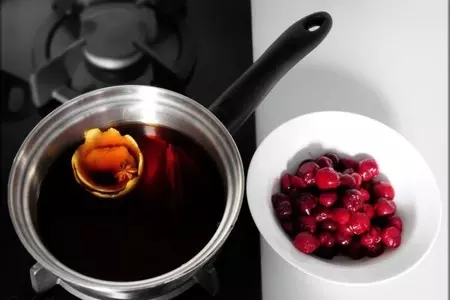 Шоколадно-коньячный мусс с сырным кремом и пряной вишней "зимний вечер".: шаг 12