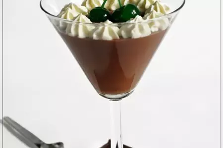 Шоколадно-коньячный мусс с сырным кремом и пряной вишней "зимний вечер".: шаг 15