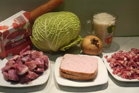 Капуста, тушенная с рисом и мясным ассорти: шаг 1