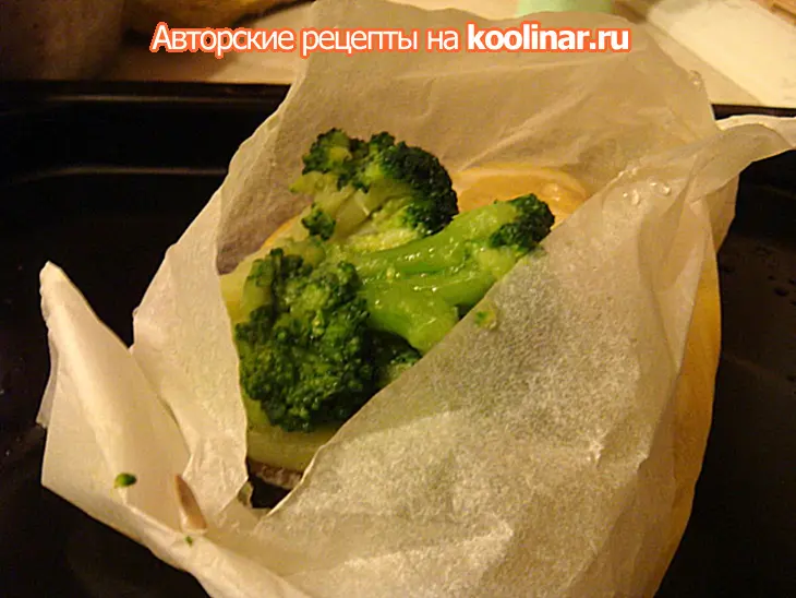 Семга с броколли, запеченная в пергаментных лодочках: шаг 5