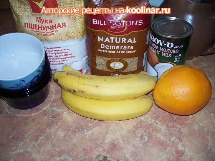 Тропический банановый крем  с ананасом и ягодами: шаг 1